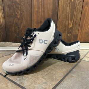Women’s On Running on cloud X size 8